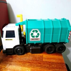 Matchbox MBX CA 1963 Recycling Truck Large Scale Toy Mattel 2016 White Green